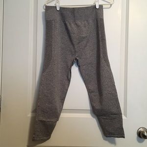 fabletics breathable capri leggings